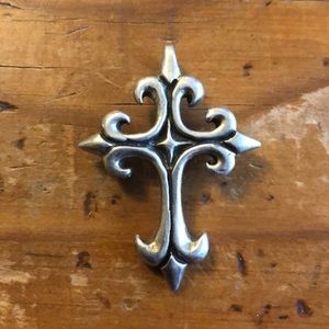 Sterling silver (925) gothic cross pendant